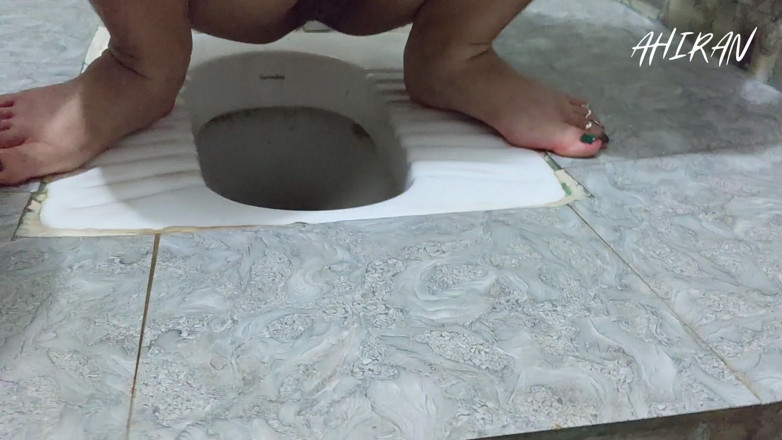 Aahan Ahiran: Asian Indian Village Girl Forplay with Her Boyfriend in Bathroom....