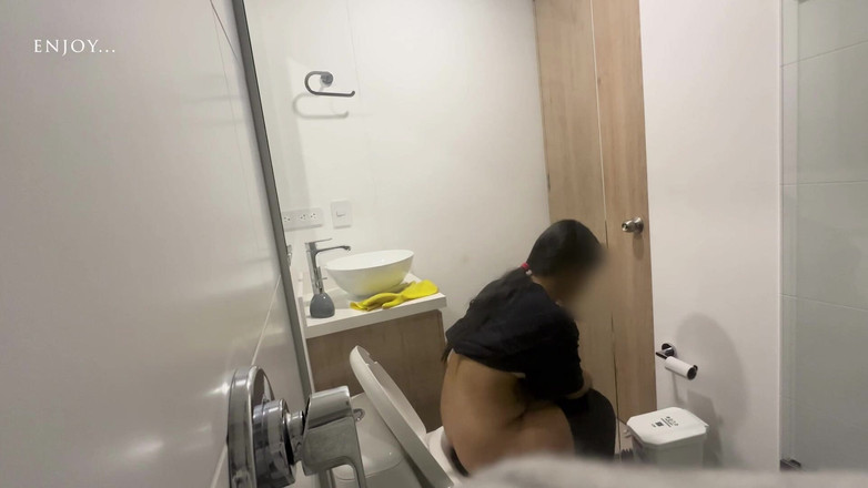 Time traveler: Roztomilá drobná služka honí šéfa a pak šuká svého pána část 1