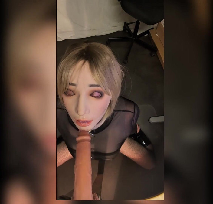 Chatuser: VEDERE LA PERSOANA 1 cu supt de pulă, blondă cu sex...