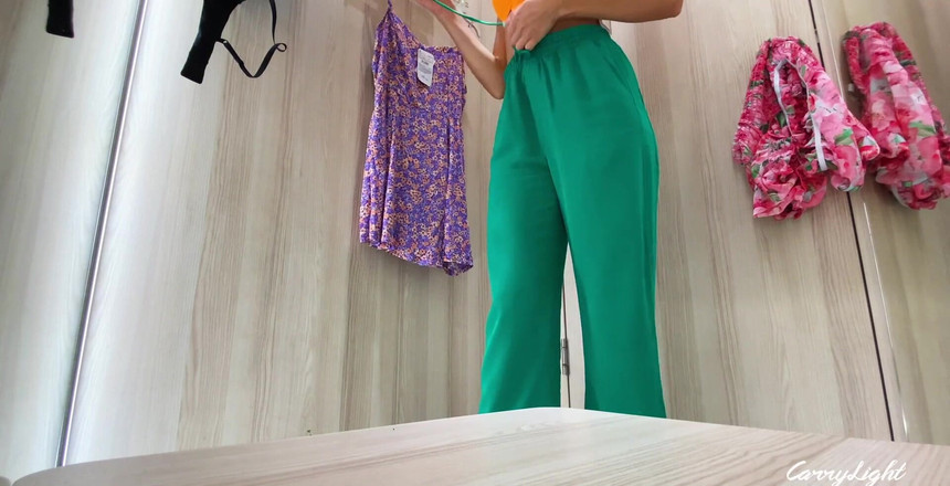 CarryLight: 试衣间的视频 - 火辣和危险的手淫 - 我太快了，因为害怕被抓住