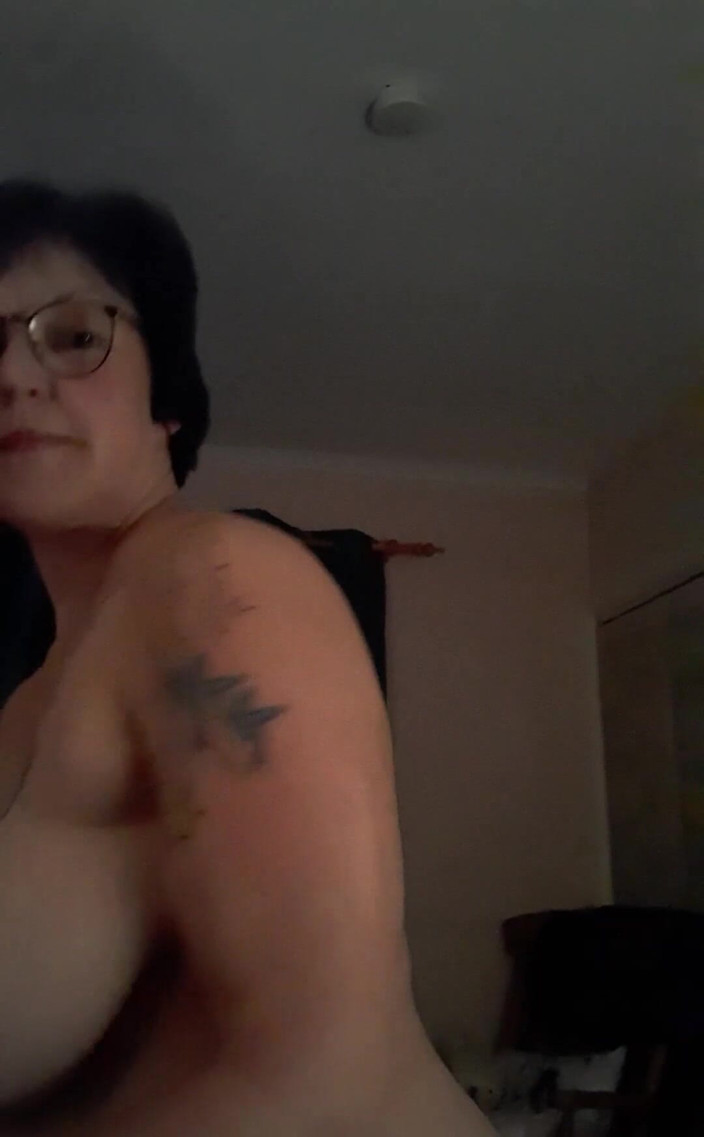 Layla Bird: Es hora de un pequeño video, creo.