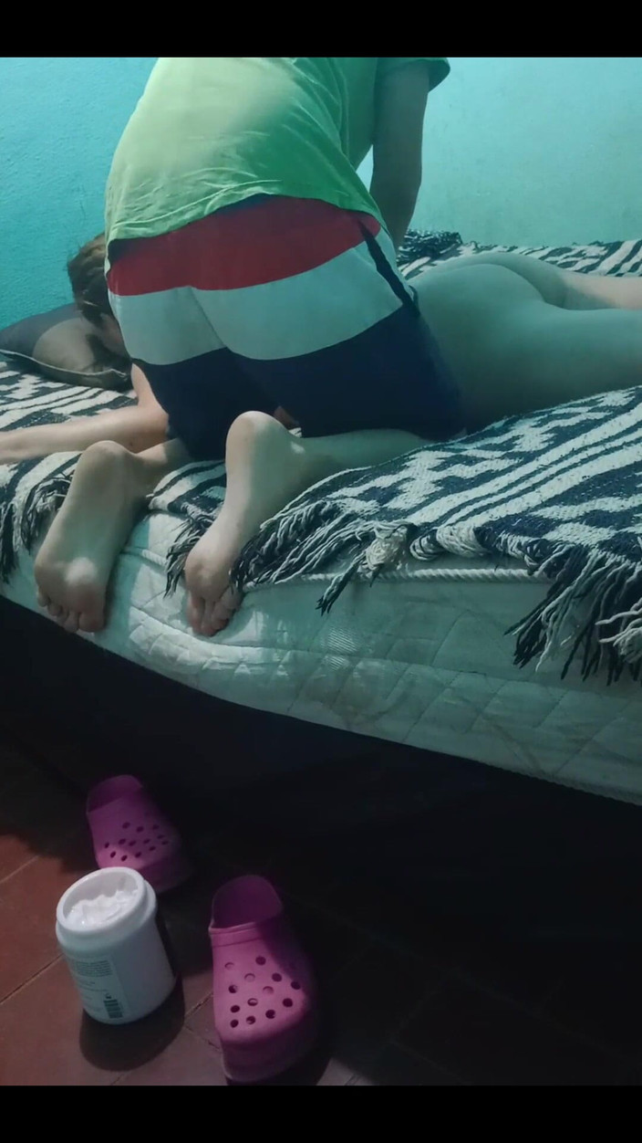 Fitcure1: Cewek ini lagi asik pijat sampai bugil!