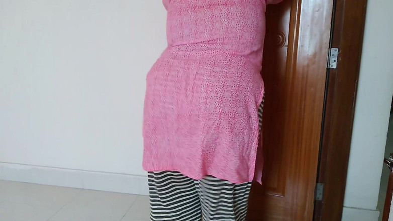 Aria Mia: 在2024年情人节，继兄弟操了大奶子yesha bhabhi