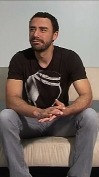 Casting Mark Leon