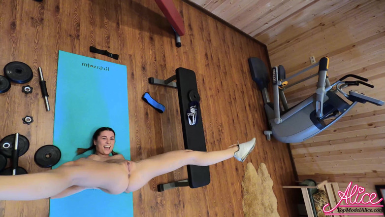 Alice KellyXXX: Athletic babe training naked - soft erotica