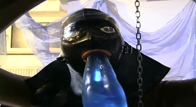Fetish Desire: Obedient latex wife just likes to participate in some nasty...