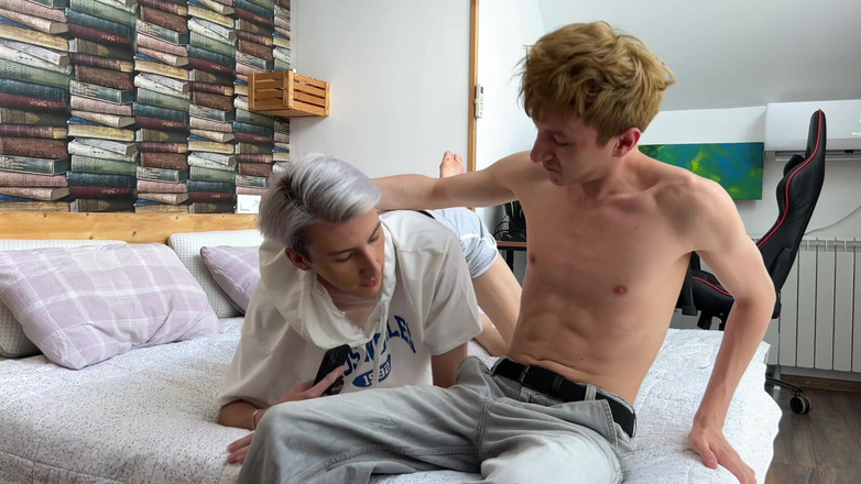 Sandro Jenner: Nevlastní otec a jeho nevlastní syn šukali roztomilého twinka tvrdě do...