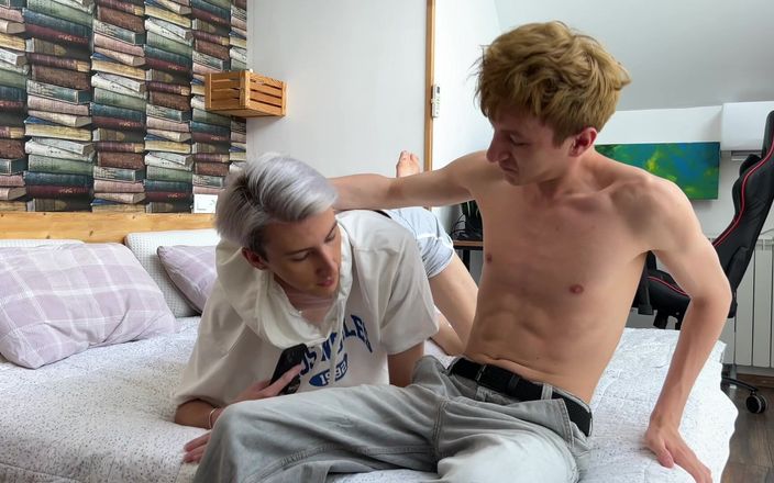 Sandro Jenner: Padrastro y su hijastro follaron un lindo twink duro en...