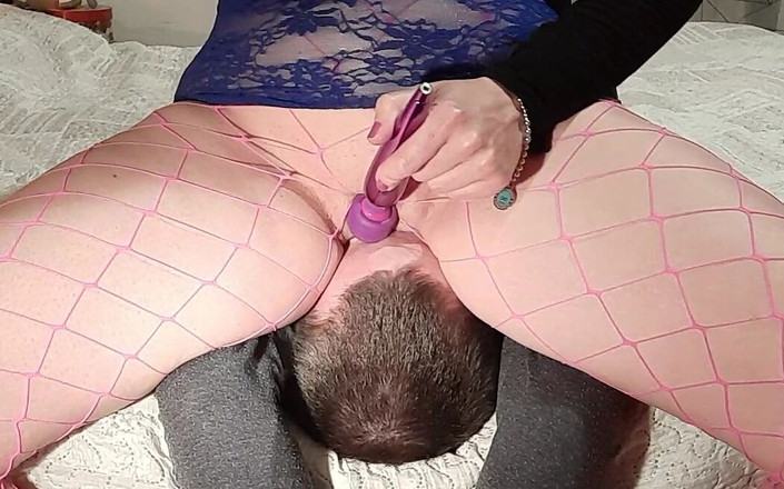 goddess82: 猛烈な女神は彼女の奴隷の顔に絶え間なく絶頂します!