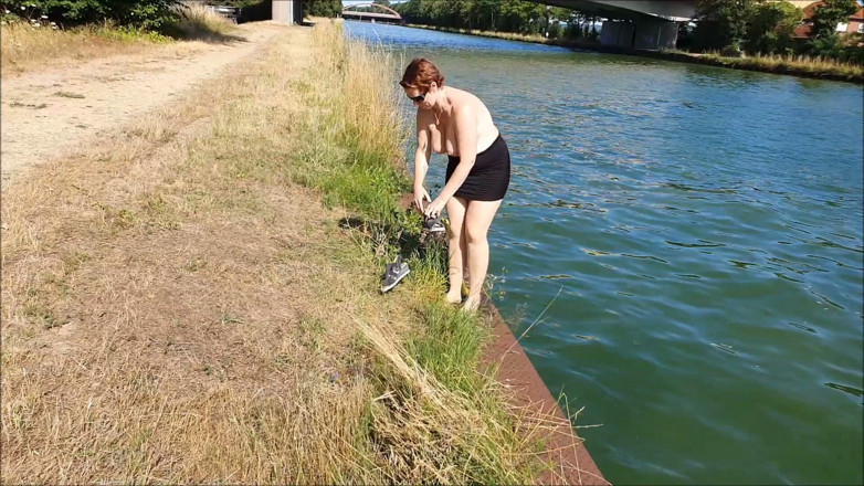 UserBitch1: Camina Sin Camiseta Por El Canal
