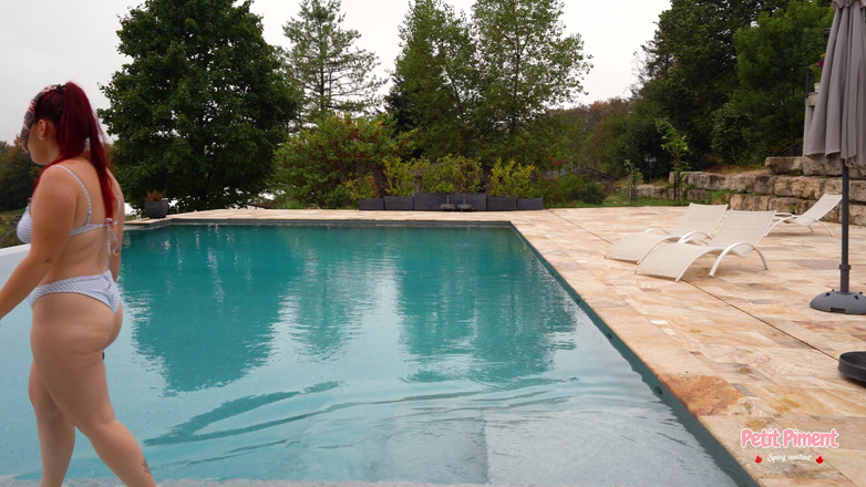 Petitpiment: プールサイドでオナニー!