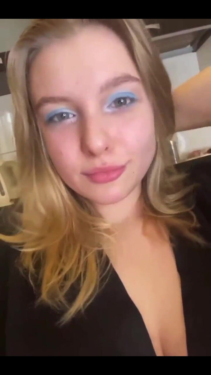 JuiceLussie: Awek Duduk Di Muka Awak Dan Melancap