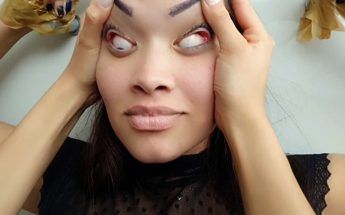 FetishKing: Krachtige gezichtsmassage - overal handen