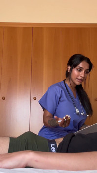 Enfermera Culona Le Saca La Leche a Su Paciente Cuando El Doctor No Está- Yasmina Khan