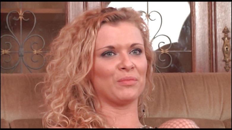 German amateur - 100% German hardcore videos: Loira milf usando meia arrastão enquanto fode com força