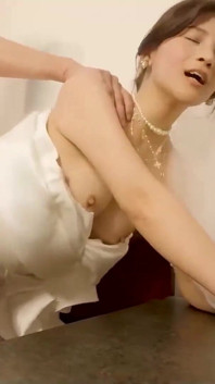 Modelmedia asia - la promiscua sposa che aveva una relazione mentre indossava il suo vestito da sposa