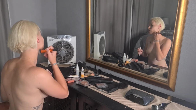 domslutfucker: Rubia Pálida De Tetas Pequeñas Con Corte De Pelo Bob...