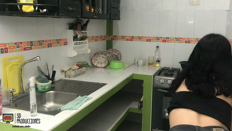 MAFELAGO: 我的上帝，我的继妹是如此富有，我每天都操她 - 第7部分。