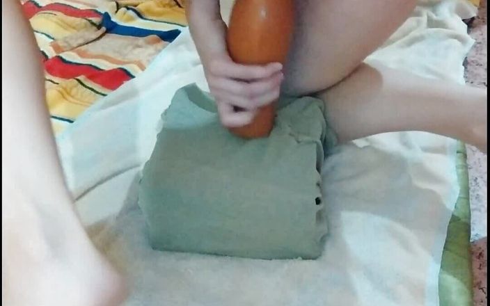 Lizaveta: Il mio assolo caldo con un enorme dildo