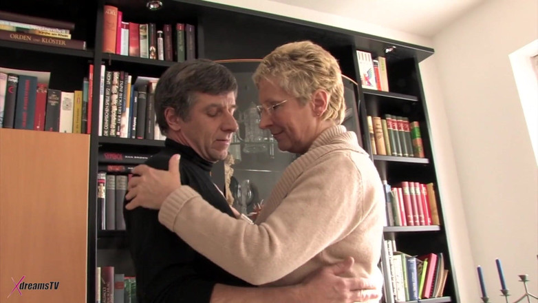 XdreamsTV: 熟女很饥渴，想要给一个男人打分