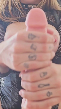 E-girl Masturbating