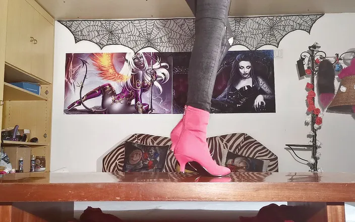 Beth Kinky: Walking in my red boots - Beth Kinky