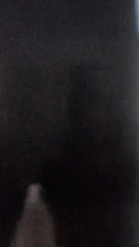 娇小的亚洲美女的屁股被狠操，让我把精液射在她嘴里。