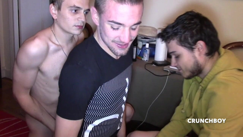 Gaybareback: Briccio fucked by 2 sexy straight twinks curious