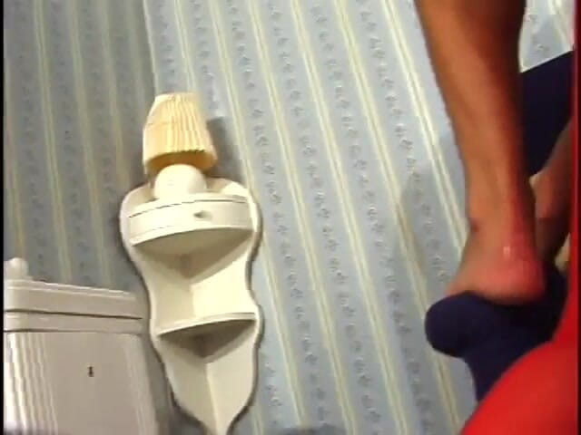 Fuck me Hard: Laska w czerwonej bieliźnie zostaje ostro wyruchana w dupę
