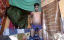 Desiboy110Ankit: Propio chico porno bebiendo pis, terminar orinar en la boca...