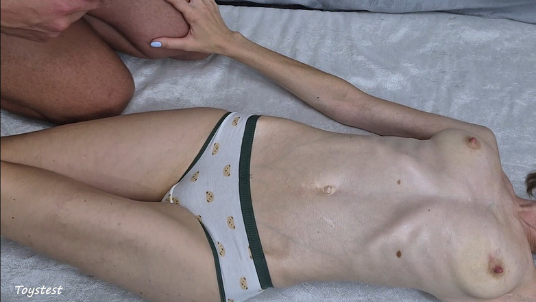 Toystest: Como relaxar sua meia-irmã para que ela se disponha a...