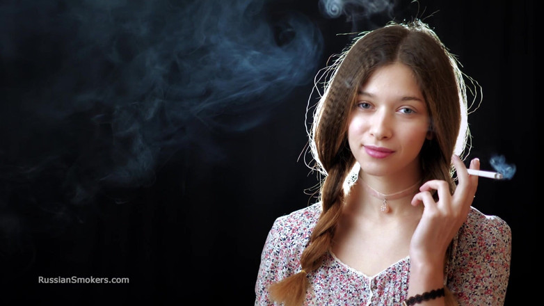 Russian Smokers: Sexy Russian Girl Smoking Cigarette Slow Tease