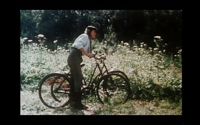 Vintage megastore: Harige poesjesvrouwen gedeeld met hun favoriete pikken (volledige film)