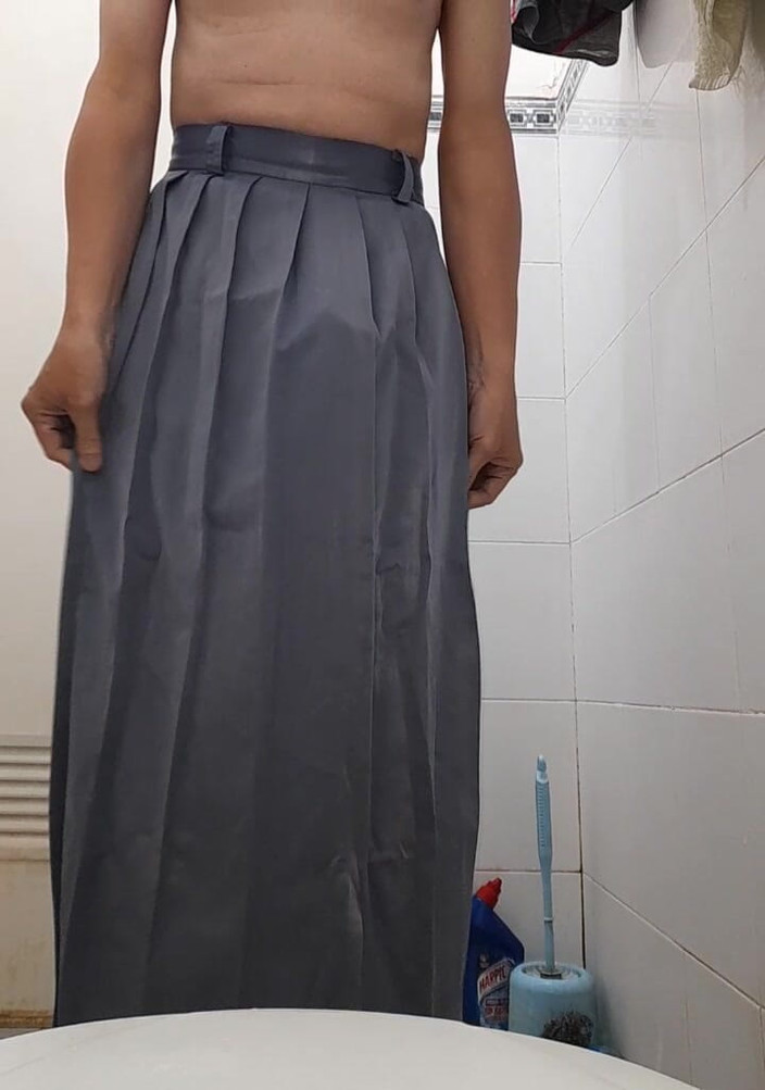 Naomisinka: Masturbuje s šedou vysokoškolskou sukní (rok Abú Sma)