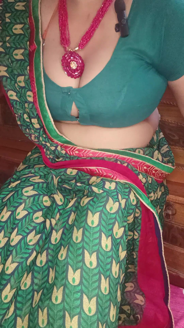 Kavita suman: I Want Big Black Dick. Indian BBW Wife Saree Dance...