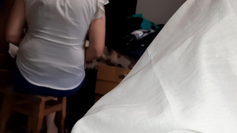 Lesbian-illusion: Поки наша вчителька перевіряє домашнє завдання, ми з другом робимо за нею брудні вчинки