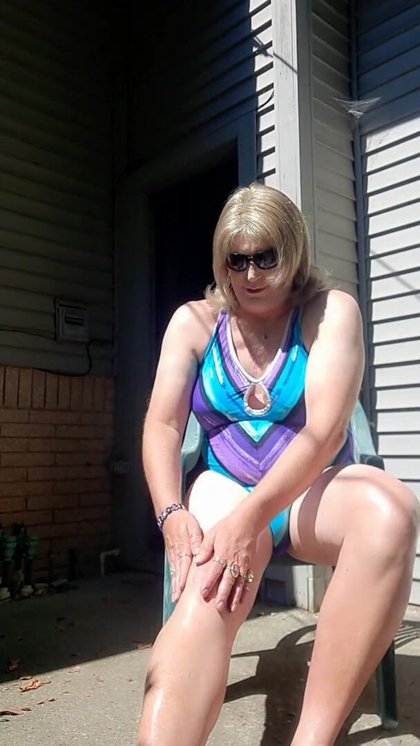 Victoria Lecherri: Would you help me to put on some sunscreen?