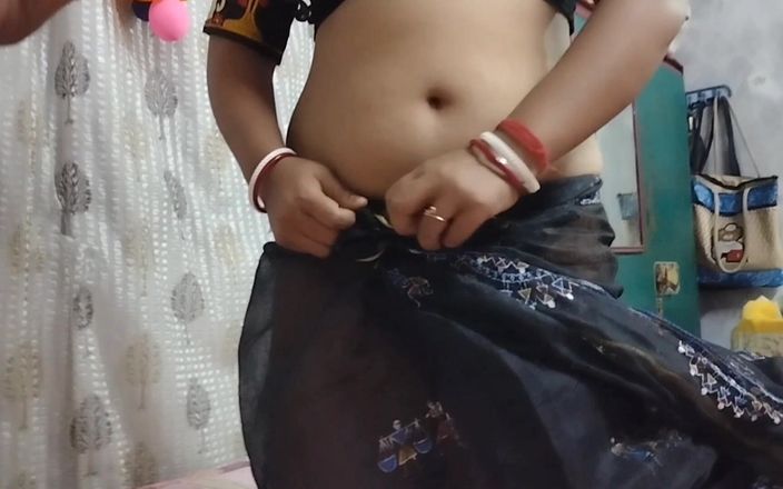 Bongsoniya69: भाभी काली साड़ी में चूत दिखा रही है