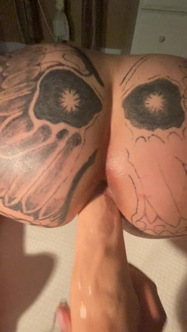 MzKiTTy91: Rabuda esposa cavalga em pau monstro de 12 polegadas