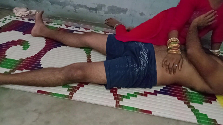 FireeCouple: Pierwszy raz indyjska pokojówka dotyka penisa