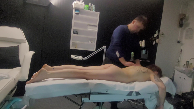 LuTosT: 我来到按摩师，按摩后，我想让他在我的阴户里，我大声地来了