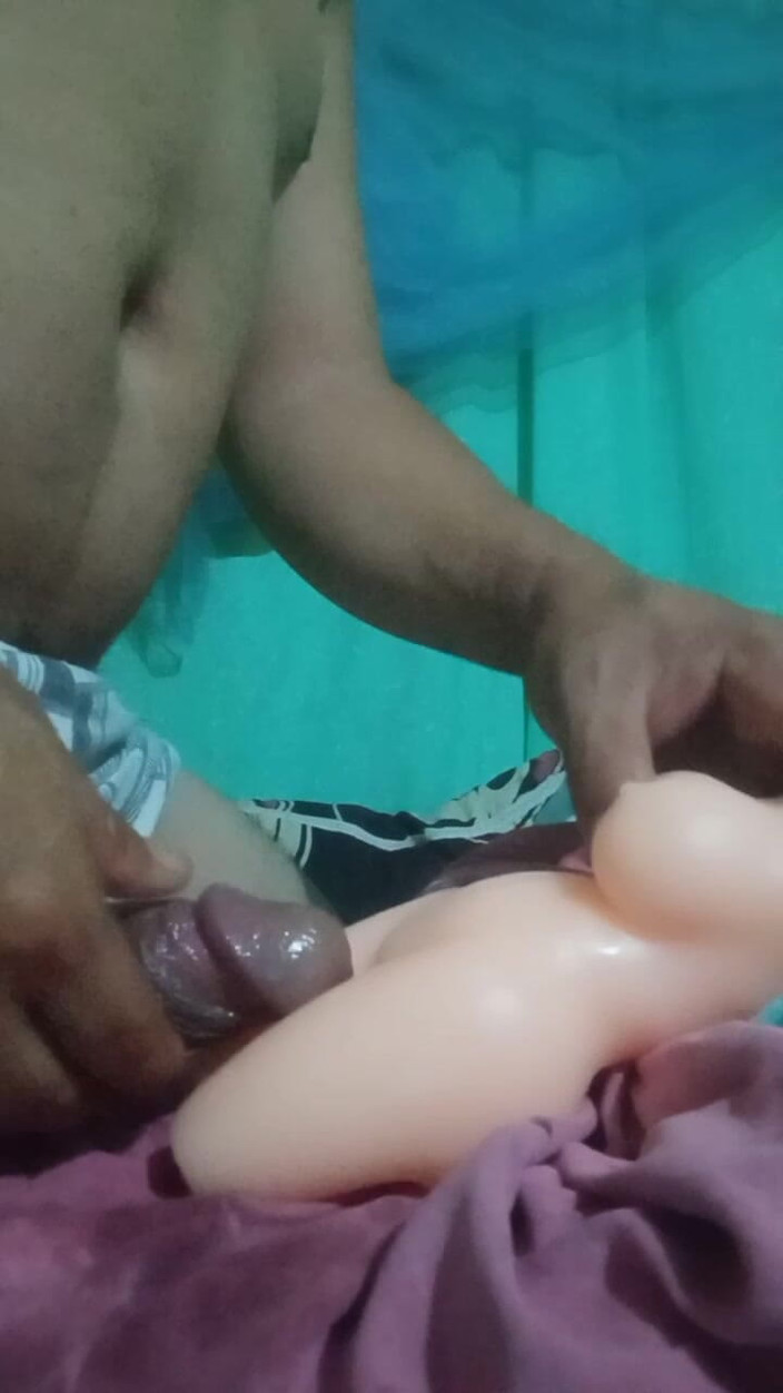 Talahib23: J’ai étiré la chatte étroite de mon bébé.