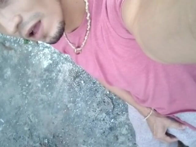 Raba erre elle: Tachinându-mă prin pantaloni în aer liber