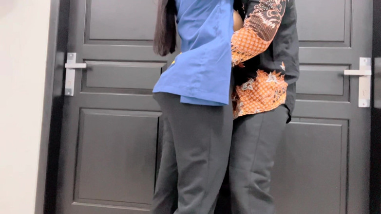Bintang hyper: Convenience Store Workers Like to Change Sex Partners