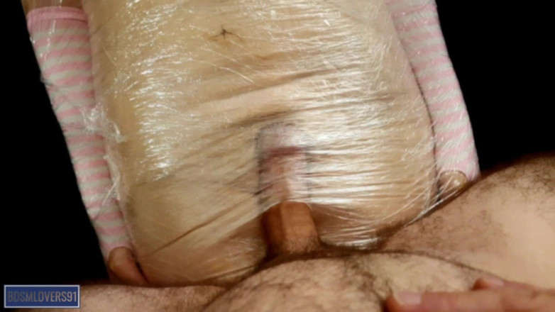 Bdsmlovers91: Mummificazione e scopata con plastica avvolta - versione colorata