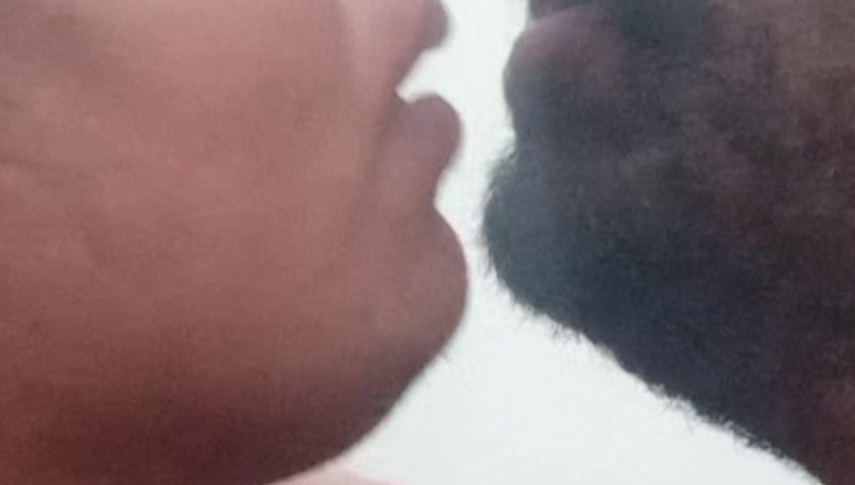 Desi Taboo: Sexy nevlastní matka liplock a plivání do pusy