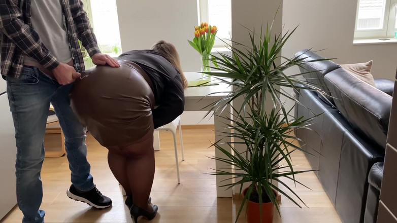 OurFetishLife: Người mẹ chồng tuyệt đẹp này cần tinh dịch của tôi...