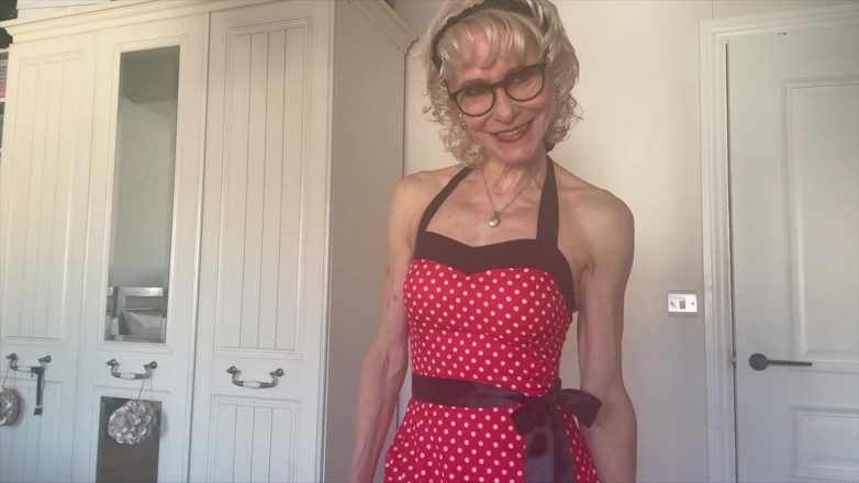 Deeliteful Jacy: Elegant Lady in Red
