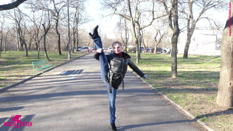 Gymnastic: Contortion outdoor