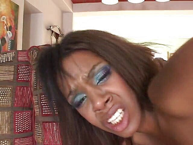 Big Black World: Шоколадная красотка в жестком трахе